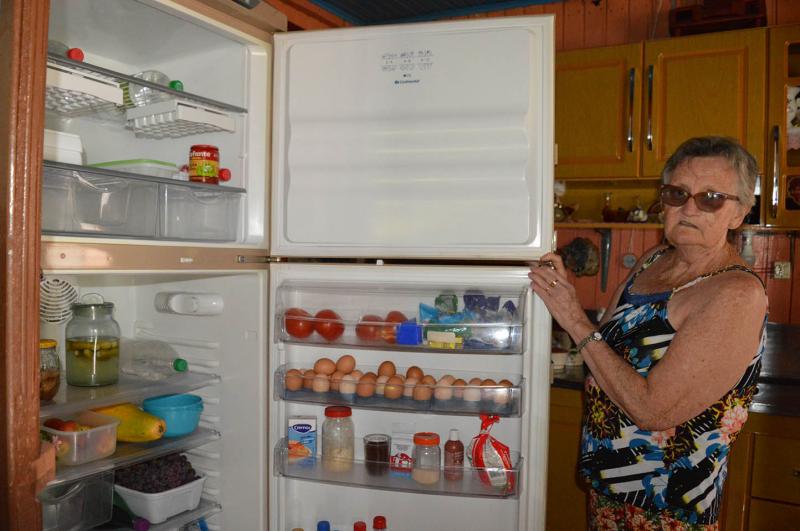 Ilce já precisou colocar muitos alimentos no lixo em razão da falta de luz