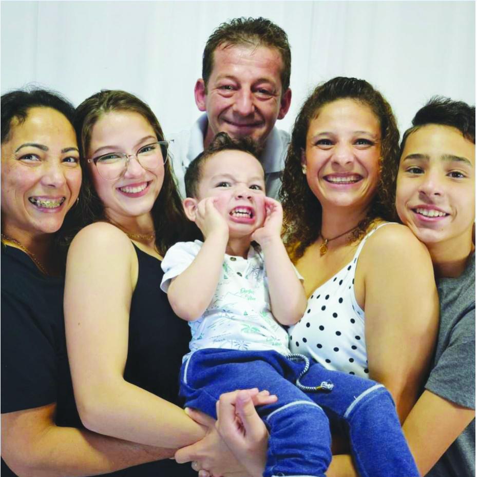 Família reunida e feliz: Ivonete, Talita Vitoria, Claudionei, Enzo, Taiara Patricia e Vitor Hugo 