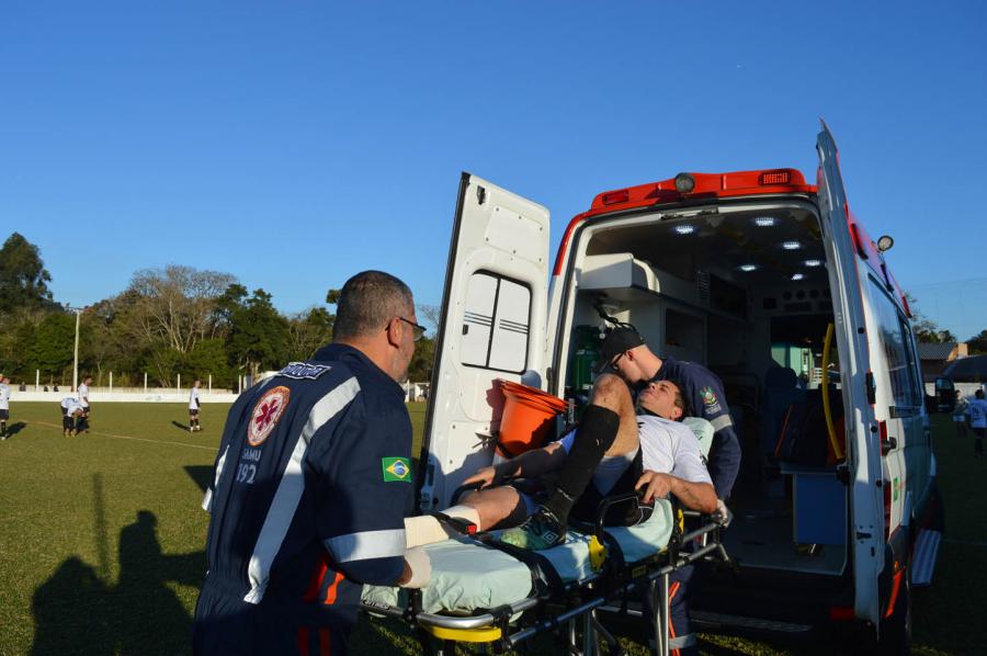 Felipe sofreu uma fratura na canela direita e terá que passar por cirurgia. O atleta estava há menos de 10 minutos em campo
