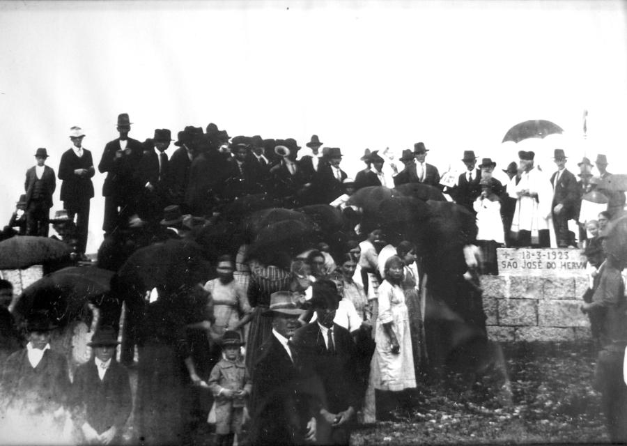 Foto da colocação da primeira pedra angular em 1923