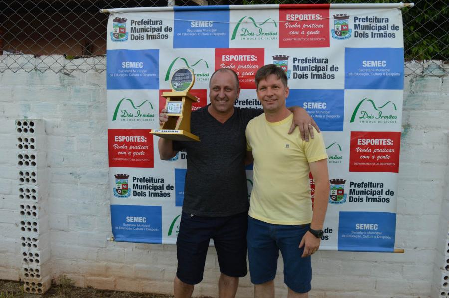 Gaspar recebeu o troféu de 3º lugar pelo Unidos da Vila