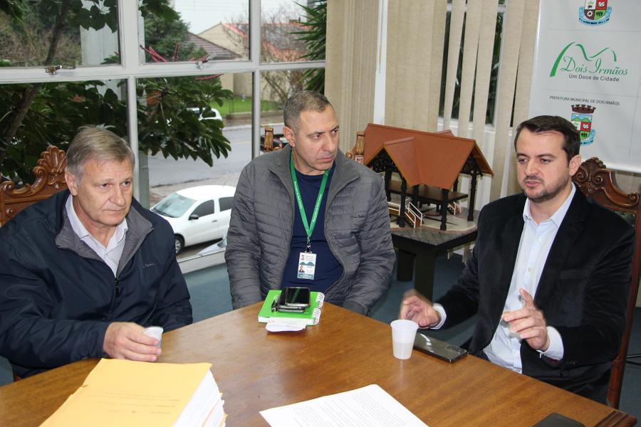 Gilberto, secretário Tavares e prefeito Jerri