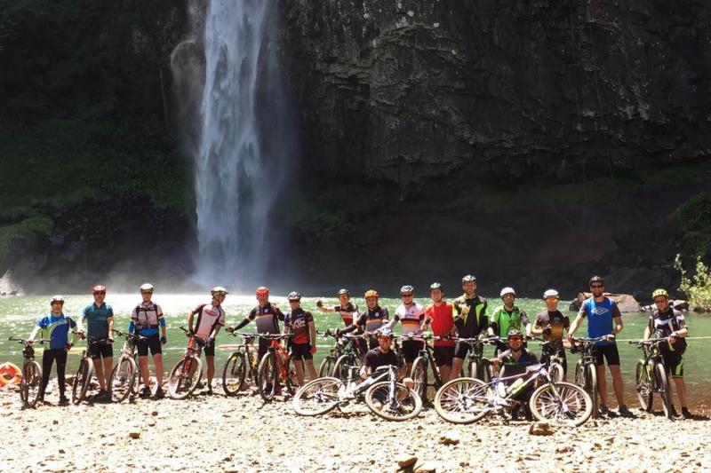 Brothers do Pedal na Cascata do Chuvisqueiro 