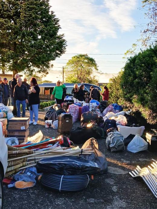 Grupo veio de Brusque (SC) para ajudar na limpeza de cidades atingidas (Foto: Divulgação)