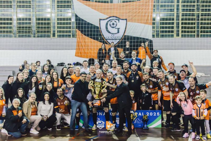 Gunners levantou a taça no Veterano (Fotos: @napalmfoto)