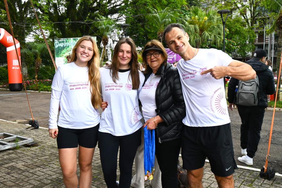 Hanna, Stéfani, Neusa e Julio Pauletti