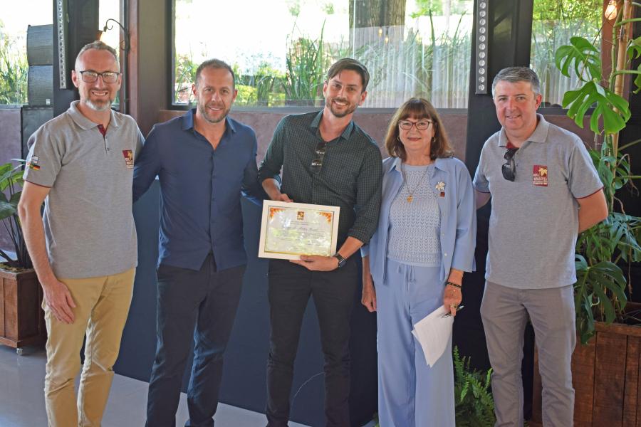 Homenagem ao representante da Neovias Thiago