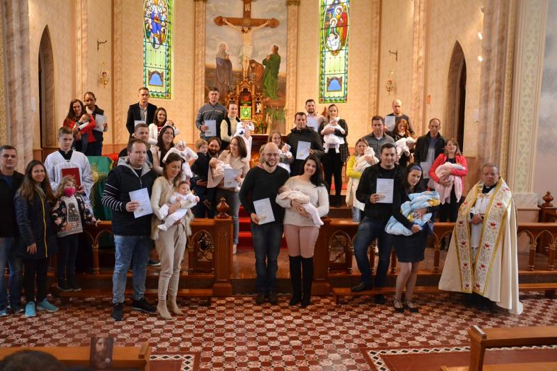 Igreja Matriz de Morro Reuter teve batizados no último dia 6 de junho (Foto: Divulgação)