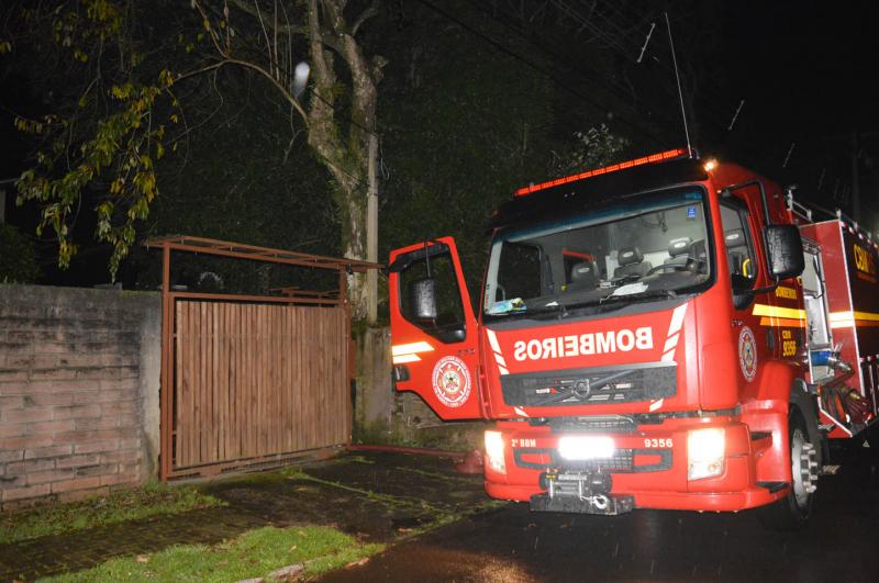 Bombeiros estiveram no local