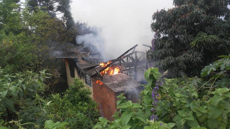 Residência ficou destruída