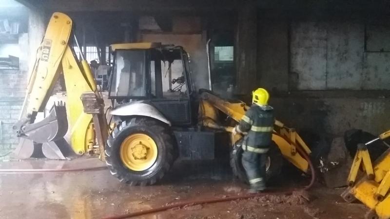 Fogo foi controlado pelos bombeiros