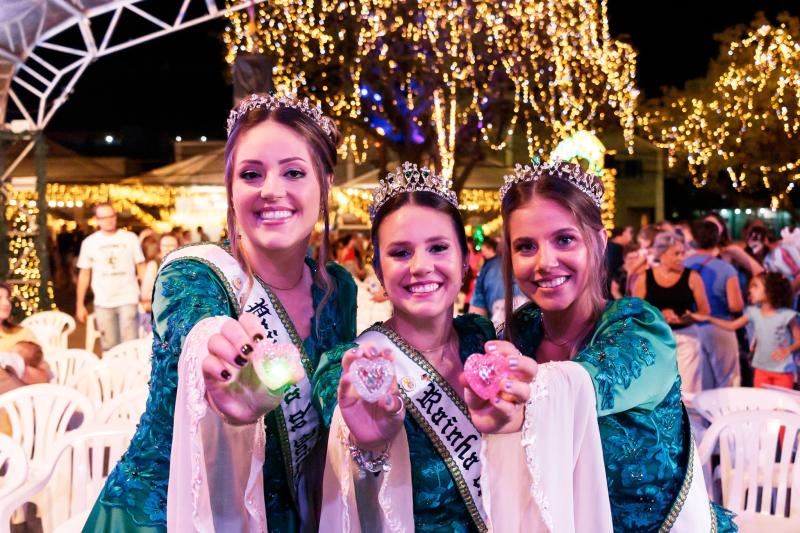 Laura Nienow, Maria Cecília Loch e Laura Rübenich Klein são as atuais Soberanas (Divulgação / Natal dos Anjos)