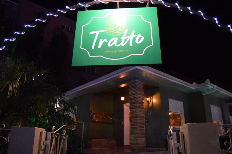 Restaurante fica na Av. São Miguel, ao lado do Palco Móvel