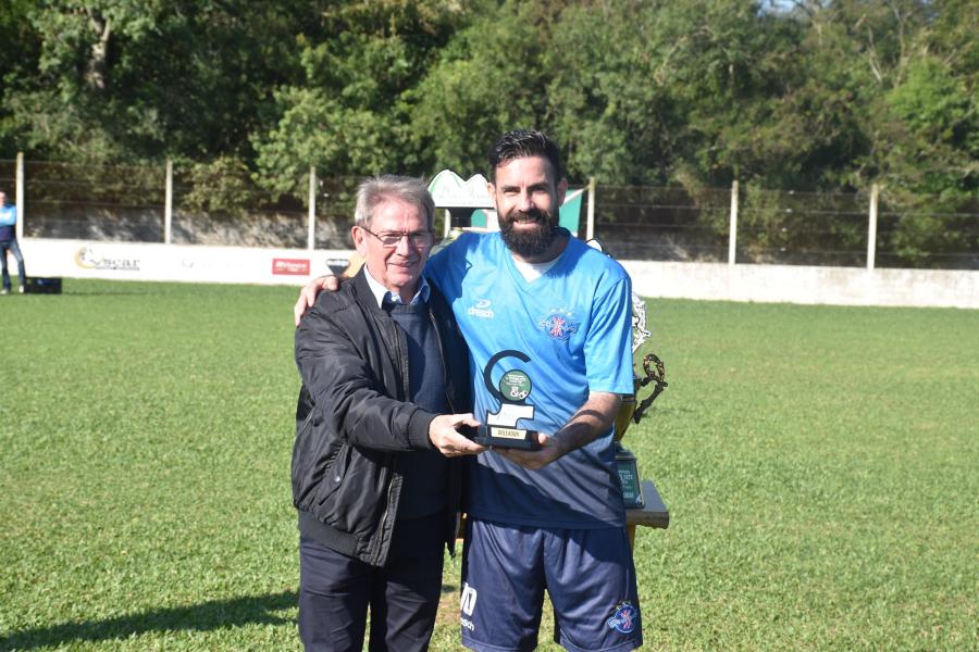 Ivan Adriano de Oliveira foi goleador do Veterano
