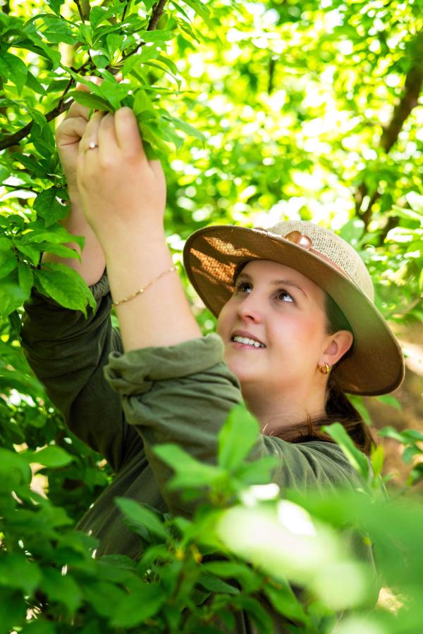 Jaqueline Thomé se formou em Agropecuária na EFASERRA por meio da iniciativa da Sicredi Pioneira