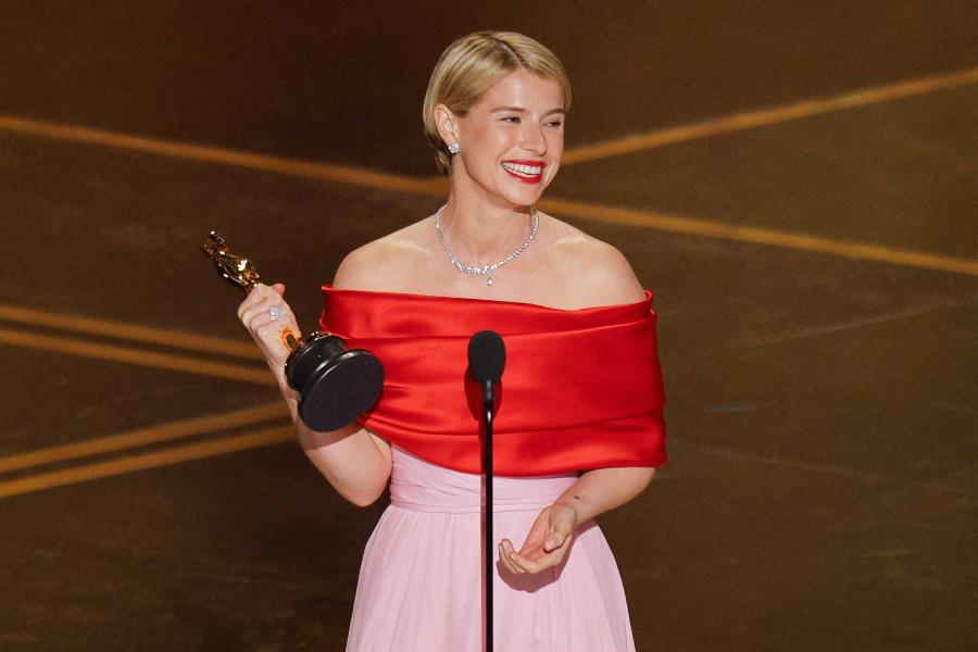 Jessie Buckley, protagonista de ‘Hamnet’, discursa após ser escolhida pela Academia na categoria de melhor atriz