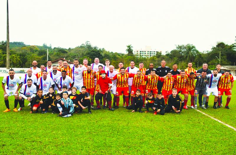 Jogo principal foi entre Amigos do Bem e Amigos do Manteiga/ Tiago Renz. Partida terminou 3 a 2 para os Amigos do Bem