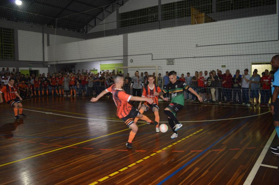 Jogo foi muito disputado 