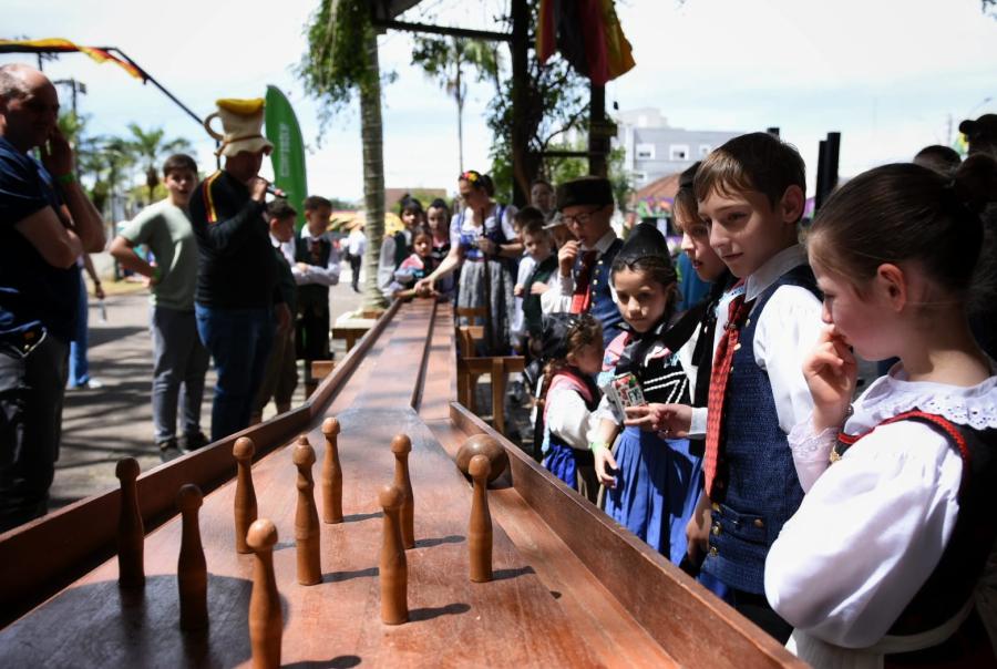 Jogos germânicos divertiram todas as idades