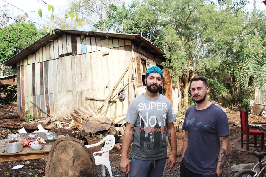 John e Jeferson também perderam sua casa na enchente