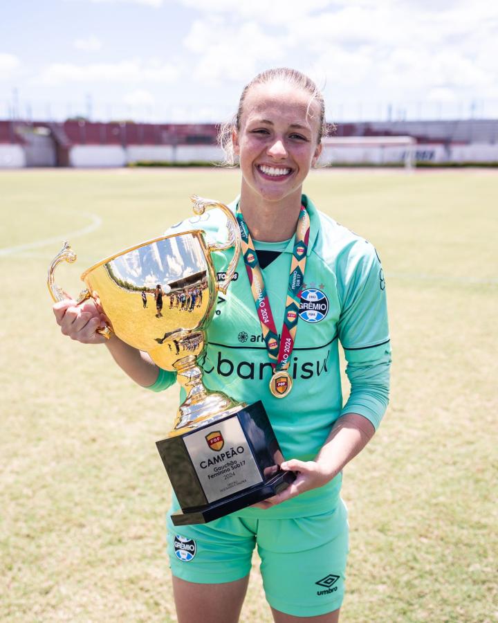 Josi comemora mais um título com o Grêmio (Foto: William Anacleto)