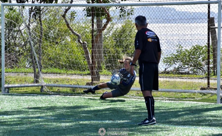 Josiane defendeu dois pênaltis na semifinal contra o Grêmio A e um na final contra o Inter