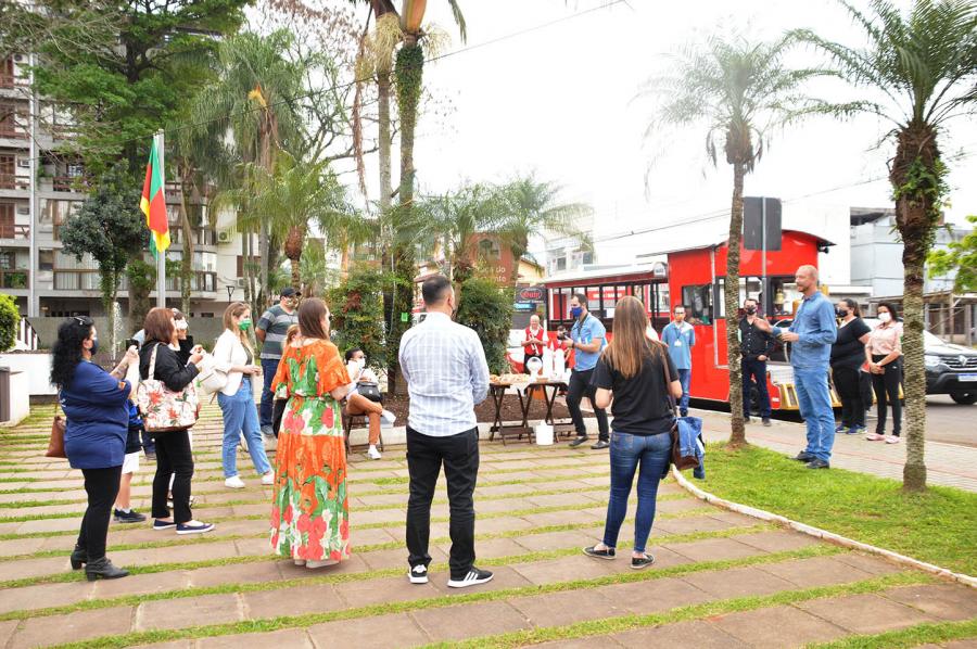 Lançamento ocorreu na Praça do Imigrante, ponto de partida para o passeio