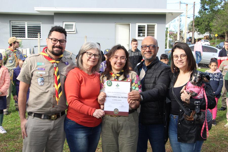 Laura com o irmão Pedro, os pais Luciane e Fábio e a irmã Juliana