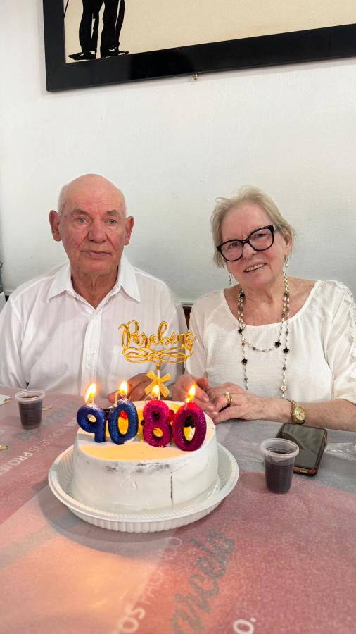 Luiz Marino Stoffel completou 90 anos no dia 8 de janeiro e sua esposa Renata Stoffel completou 80 anos no dia 15 de janeiro