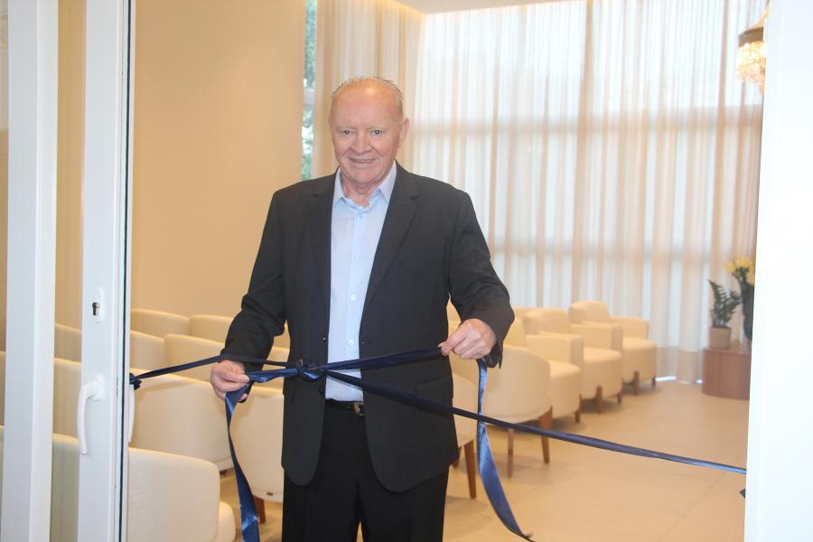 Luiz Schaumloeffel fez o corte da fita inaugural (Foto: JDI)