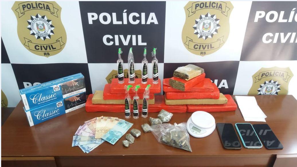 Foram apreendidos quase 7 quilos de maconha