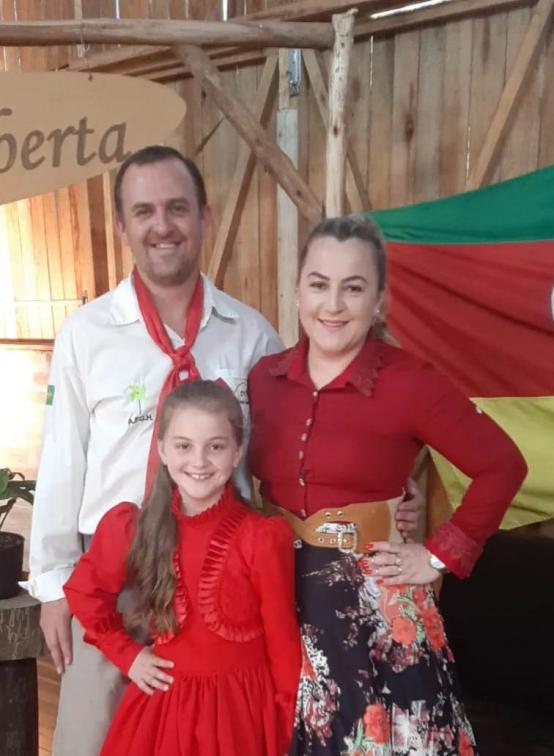 Magno e Letícia com a filha Micaela