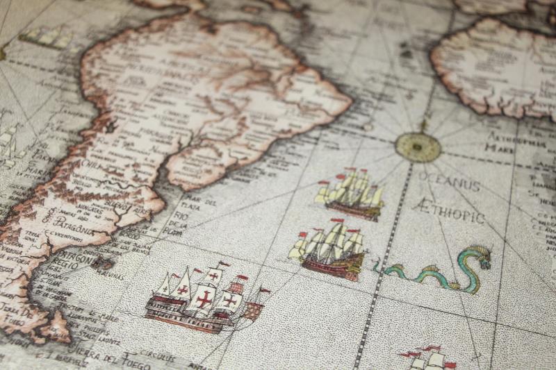 Mapas históricos, navios antigos e arquitetura clássica: conheça a arte brasileira que chegou ao Louvre, em Paris 