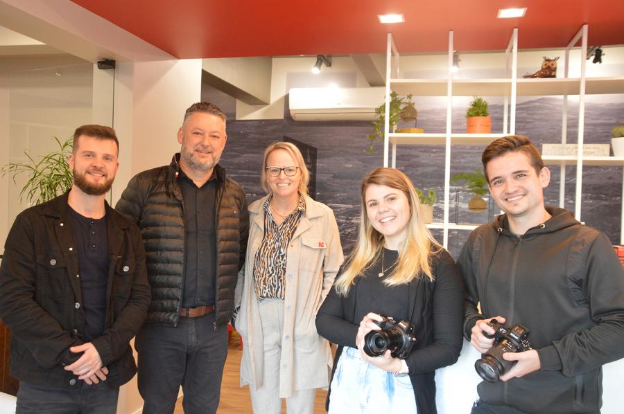 Márcio Schneider (marketing), os proprietários Evandro e Lucia Blauth, Brenda Altenhofen e Nicolas Kunkel Schneider (vídeo e fotografia)