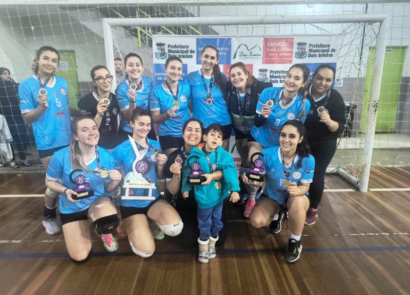 Equipe de Campo Bom ficou com a taça de campeão na Série Principal (Fotos: Divulgação / Desporto)