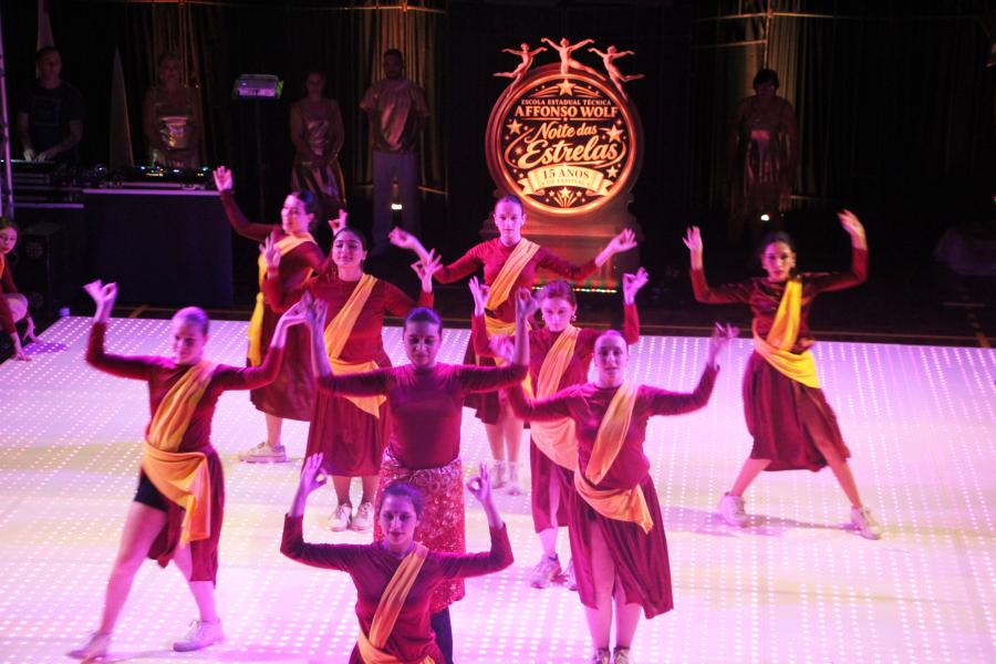 Mega Dance apresentou a cultura indiana