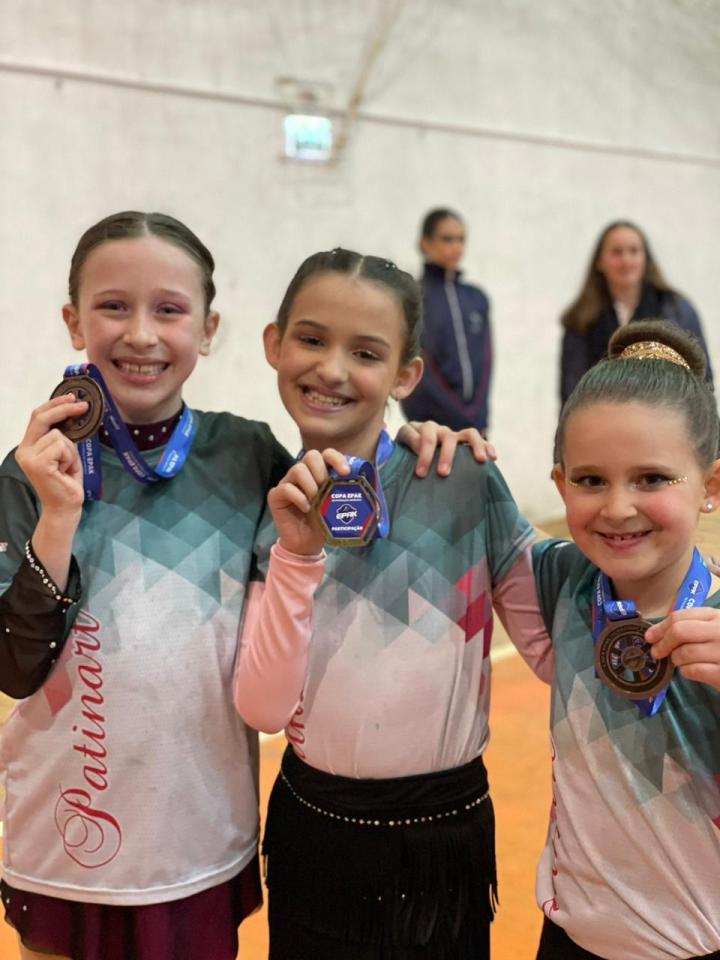 Meninas foram destaque na categoria Livre Mercosul Aprendiz. Na foto, Cecília Hedler (4º lugar), Victoria Hoch (8º lugar) e Laís Jaeger (4º lugar)