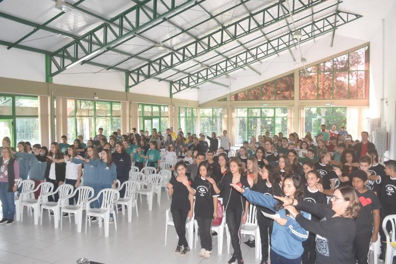 Alunos se reuniram no Complexo Esportivo