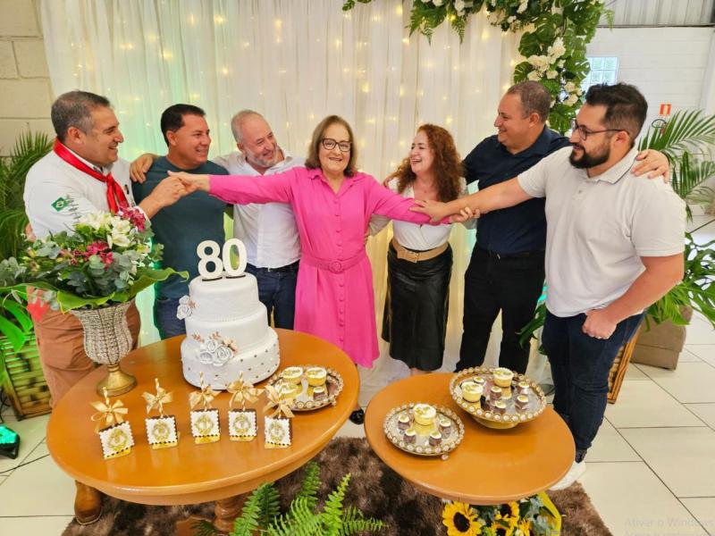 Edite completou 80 anos em 6 de maio do ano passado. Na foto, com os filhos Ademir, Jair, Dilair, Ivilene, Marcos e Ivan. Ademir também foi uma das vítimas do acidente e está internado em Canoas