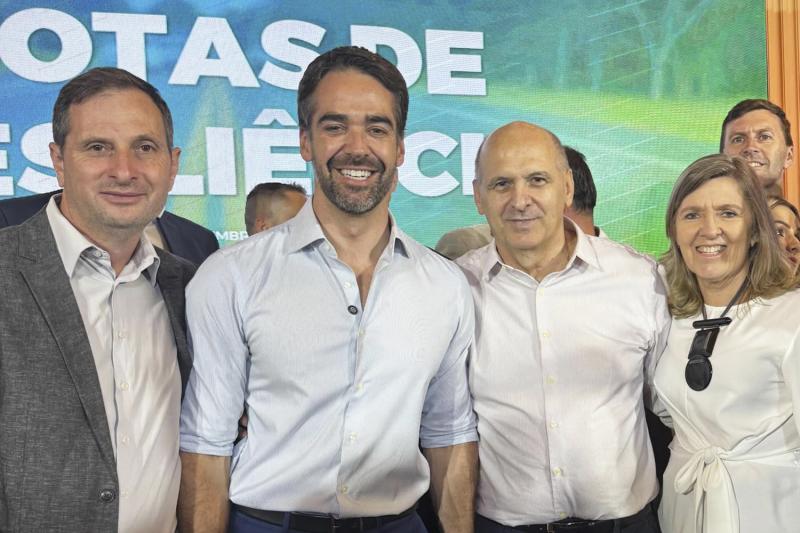 Prefeito Airton, governador Eduardo Leite, deputado Dirceu e secretária Carla (Foto: Divulgação)