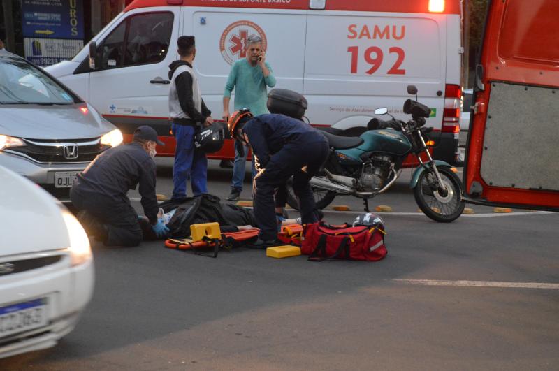 Acidente ocorreu por volta das 17h45 e deixou o trânsito lento no local