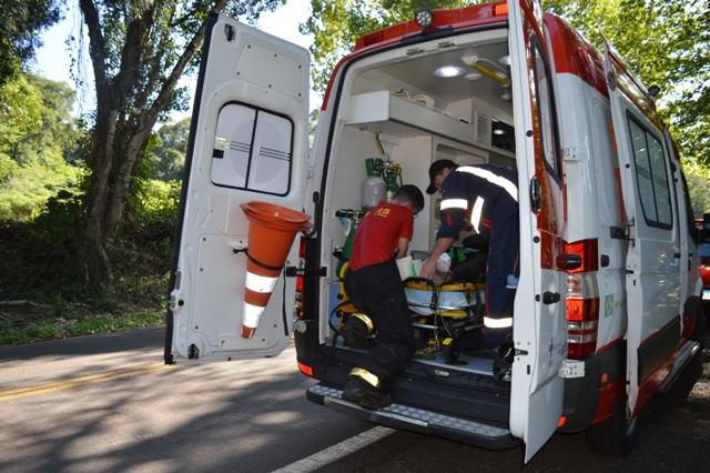 Vítimas foram socorridas pelas equipes do Corpo de Bombeiros e SAMU