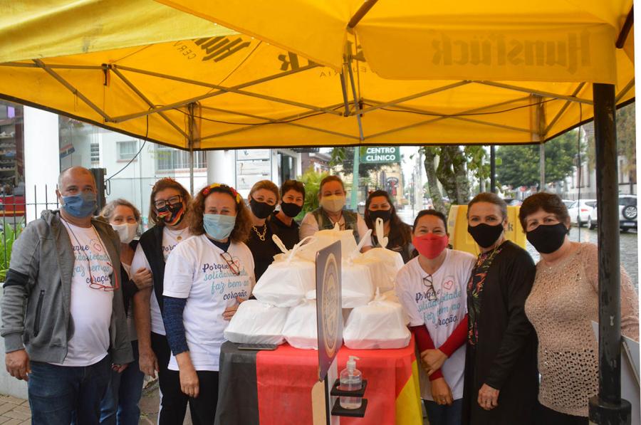 Na Associação dos Voluntários, distribuição ocorreu no container, na Av. São Miguel