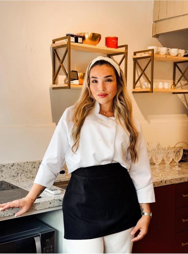 Nicolly Brito, gastrônoma, especialista em chocolates, inaugurou no dia 14/2 a Kraków Chocolates Artesanais, na Av. São Miguel, 900, Sala 16