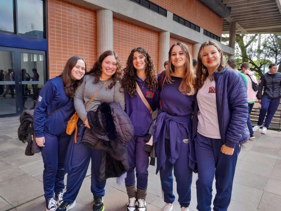 Nicoly Mendes e amigas