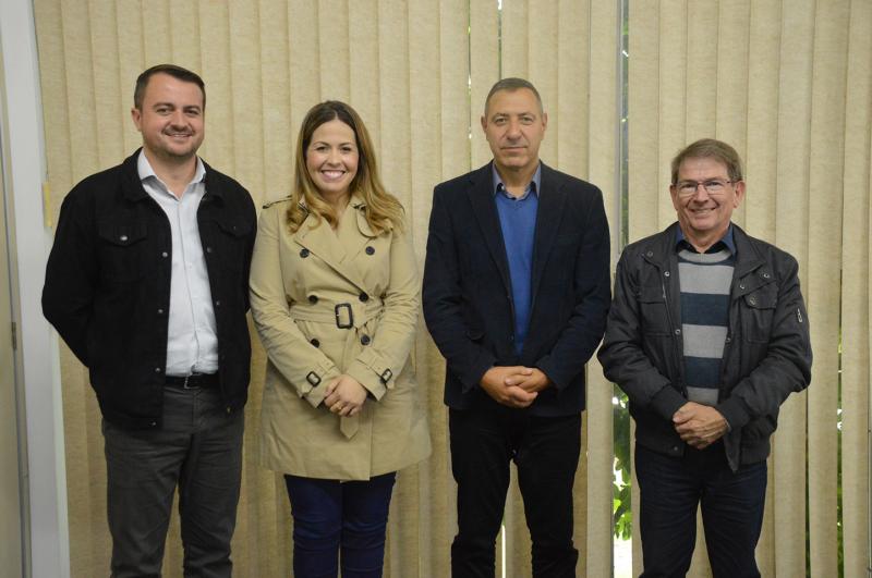 Na prefeitura: Jerri, Júlia, Tavares e Juarez