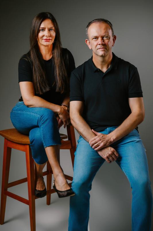 No dia 17/5, a Unialcance Escola de Educação Profissional completou 20 anos de história, dedicação e formação de profissionais. Márcio Leandro Scherer e Vera Mayer celebram essa história de sucesso com sua equipe e alunos