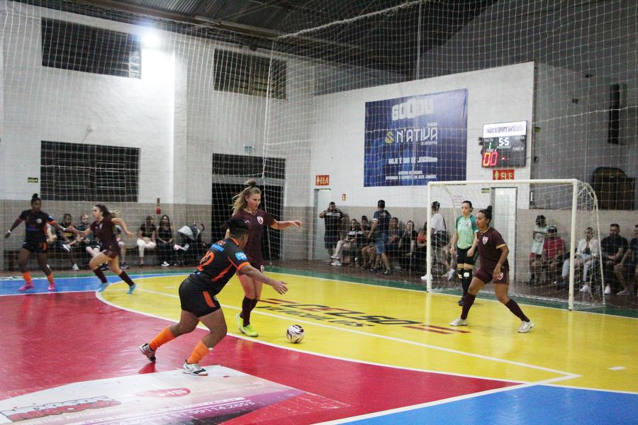 Noite teve um jogo feminino