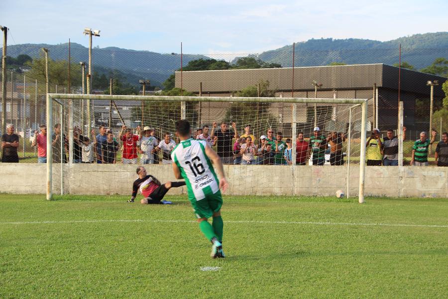 Nos pênaltis, foram 7 cobranças para cada lado, com vitória de 4 a 3 para o Gaúcho