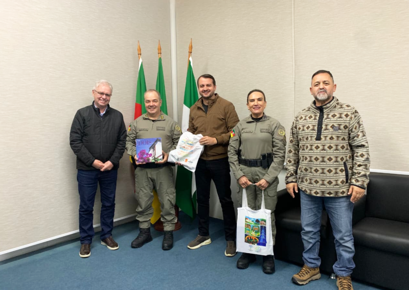 Nova comandante do 32º Batalhão de Polícia Militar visita a prefeitura 